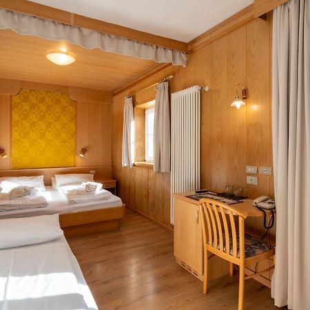 Mytime Hotels Savoy Vigo di Fassa Esterno foto