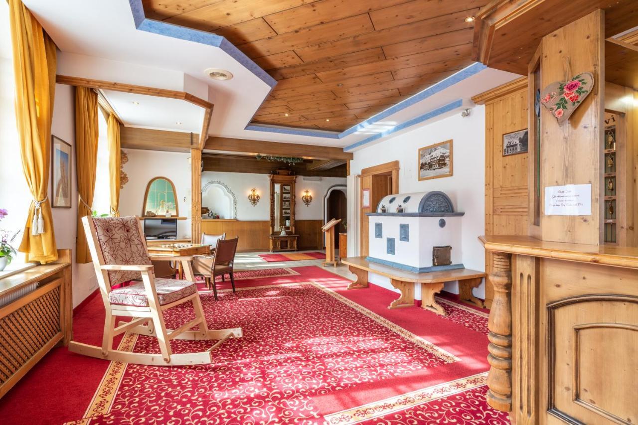Mytime Hotels Savoy Vigo di Fassa Esterno foto