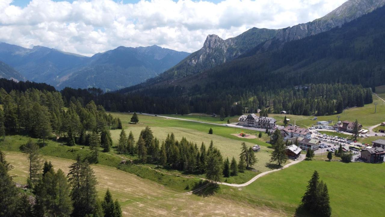 Mytime Hotels Savoy Vigo di Fassa Esterno foto