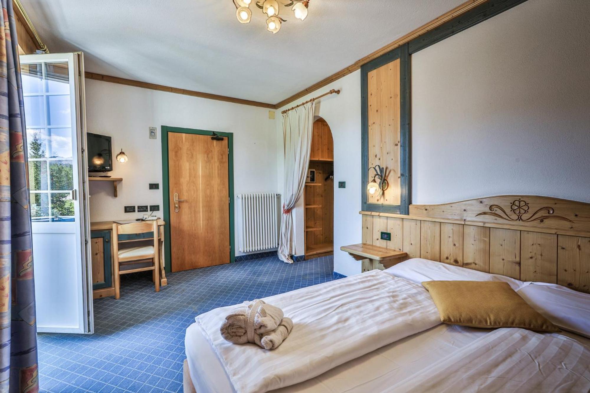 Mytime Hotels Savoy Vigo di Fassa Camera foto