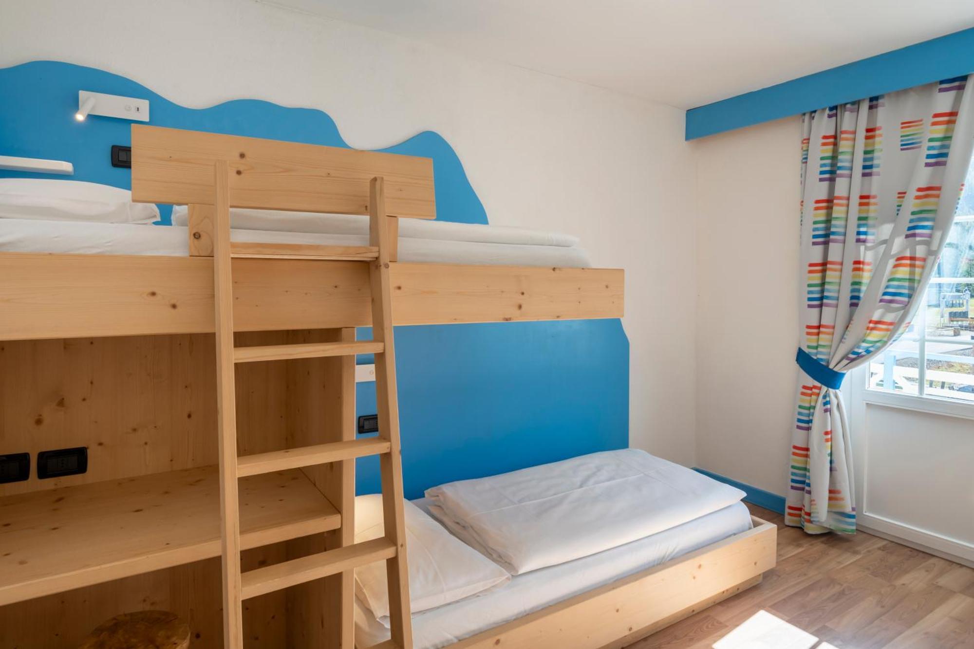 Mytime Hotels Savoy Vigo di Fassa Esterno foto