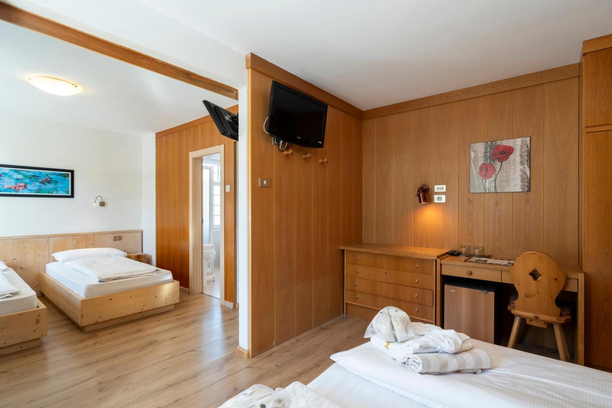 Mytime Hotels Savoy Vigo di Fassa Esterno foto