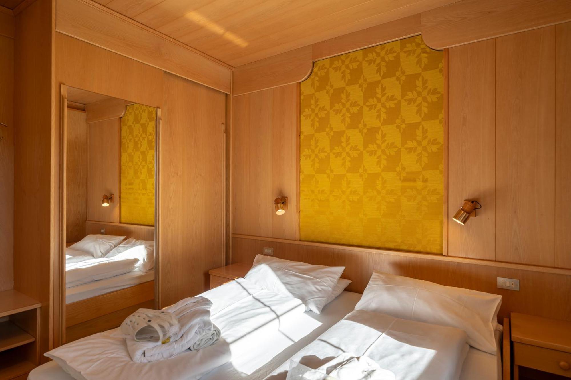 Mytime Hotels Savoy Vigo di Fassa Esterno foto