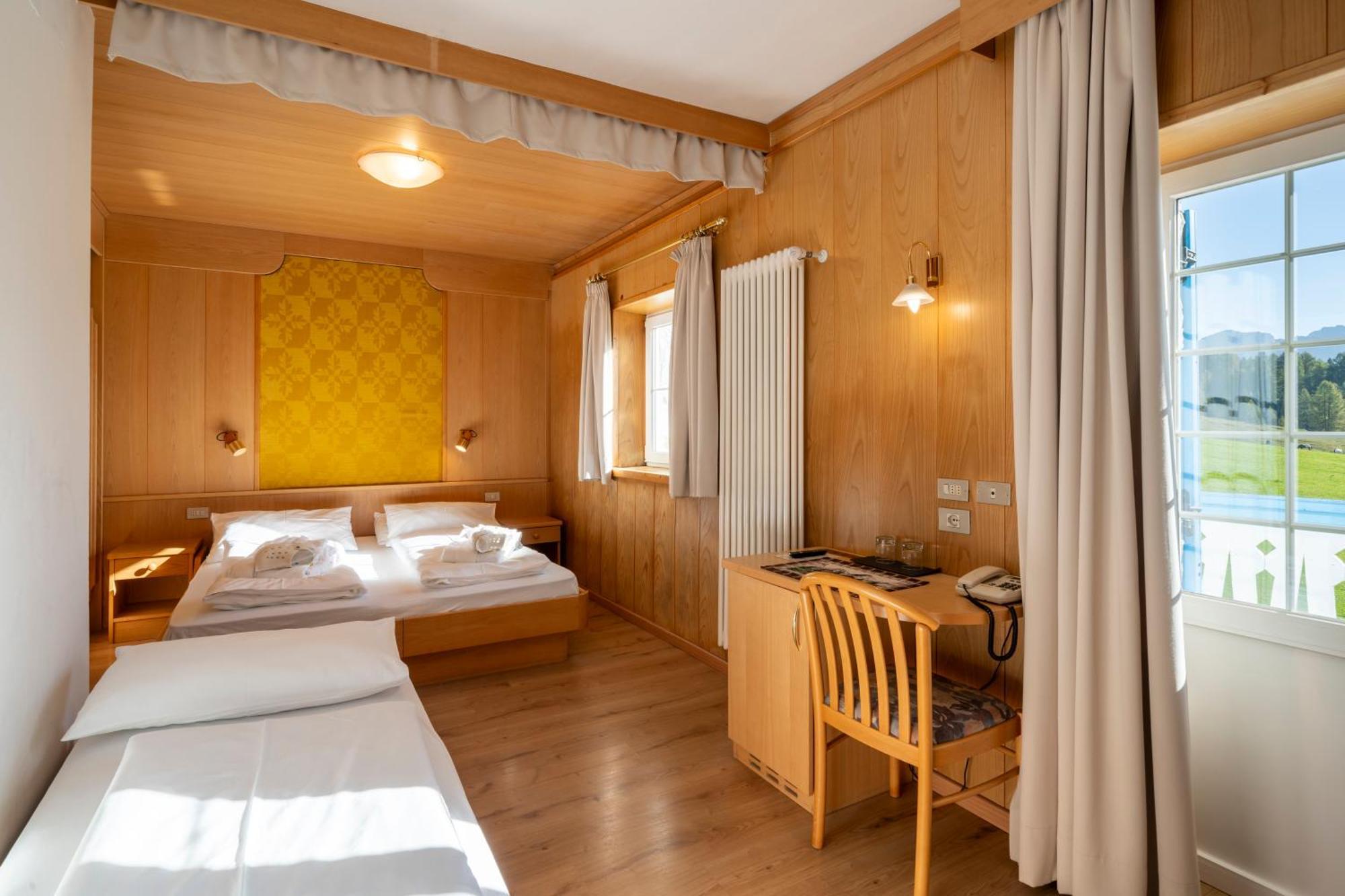 Mytime Hotels Savoy Vigo di Fassa Esterno foto