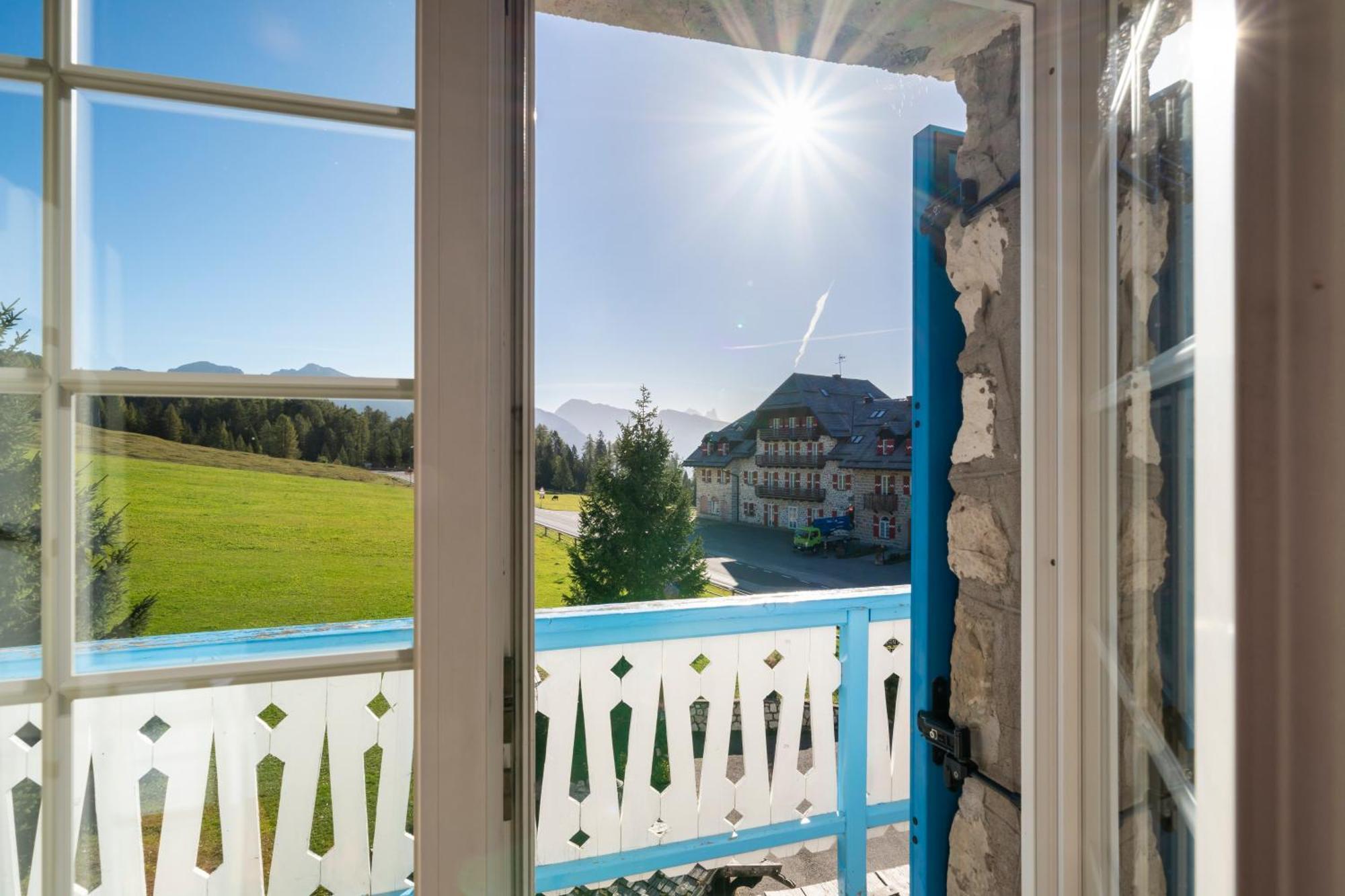 Mytime Hotels Savoy Vigo di Fassa Esterno foto