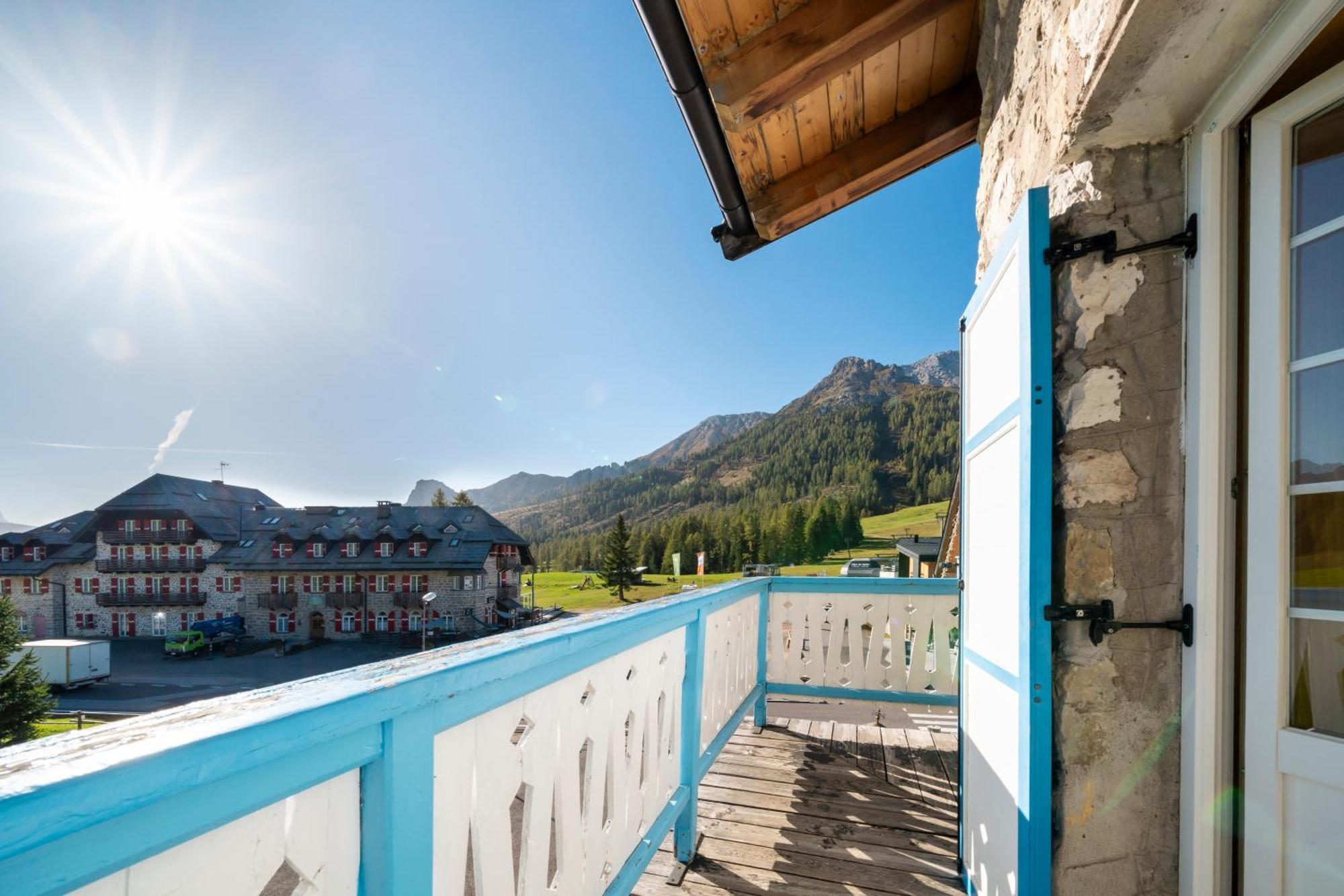 Mytime Hotels Savoy Vigo di Fassa Esterno foto