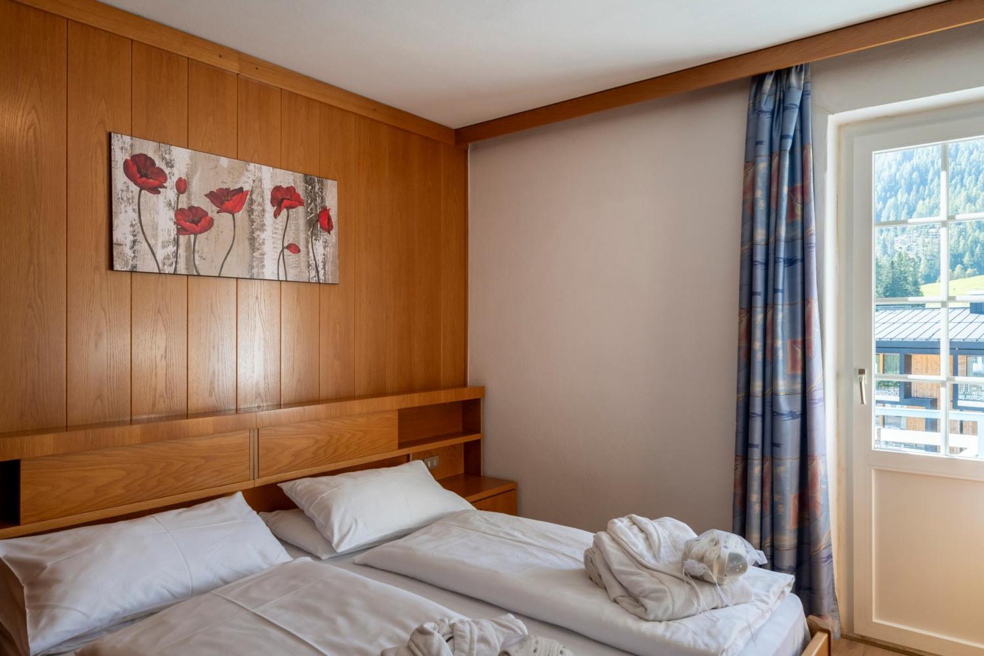 Mytime Hotels Savoy Vigo di Fassa Esterno foto