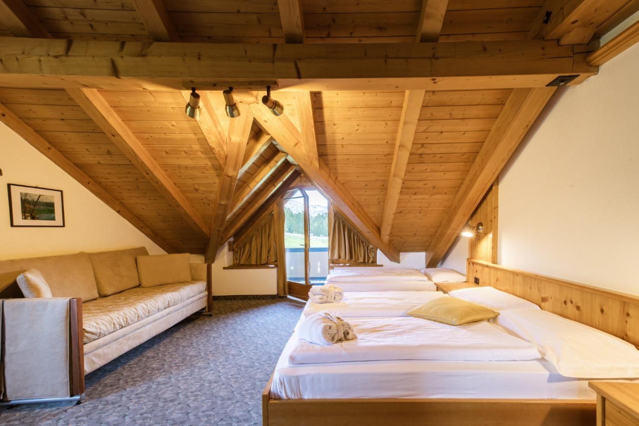 Mytime Hotels Savoy Vigo di Fassa Esterno foto